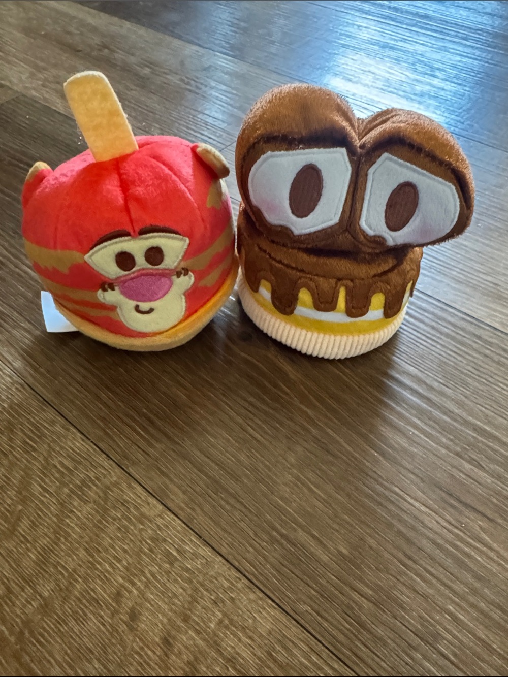 Disney Munchlings plush Dessert Character Duo - Tigger and Wall-e